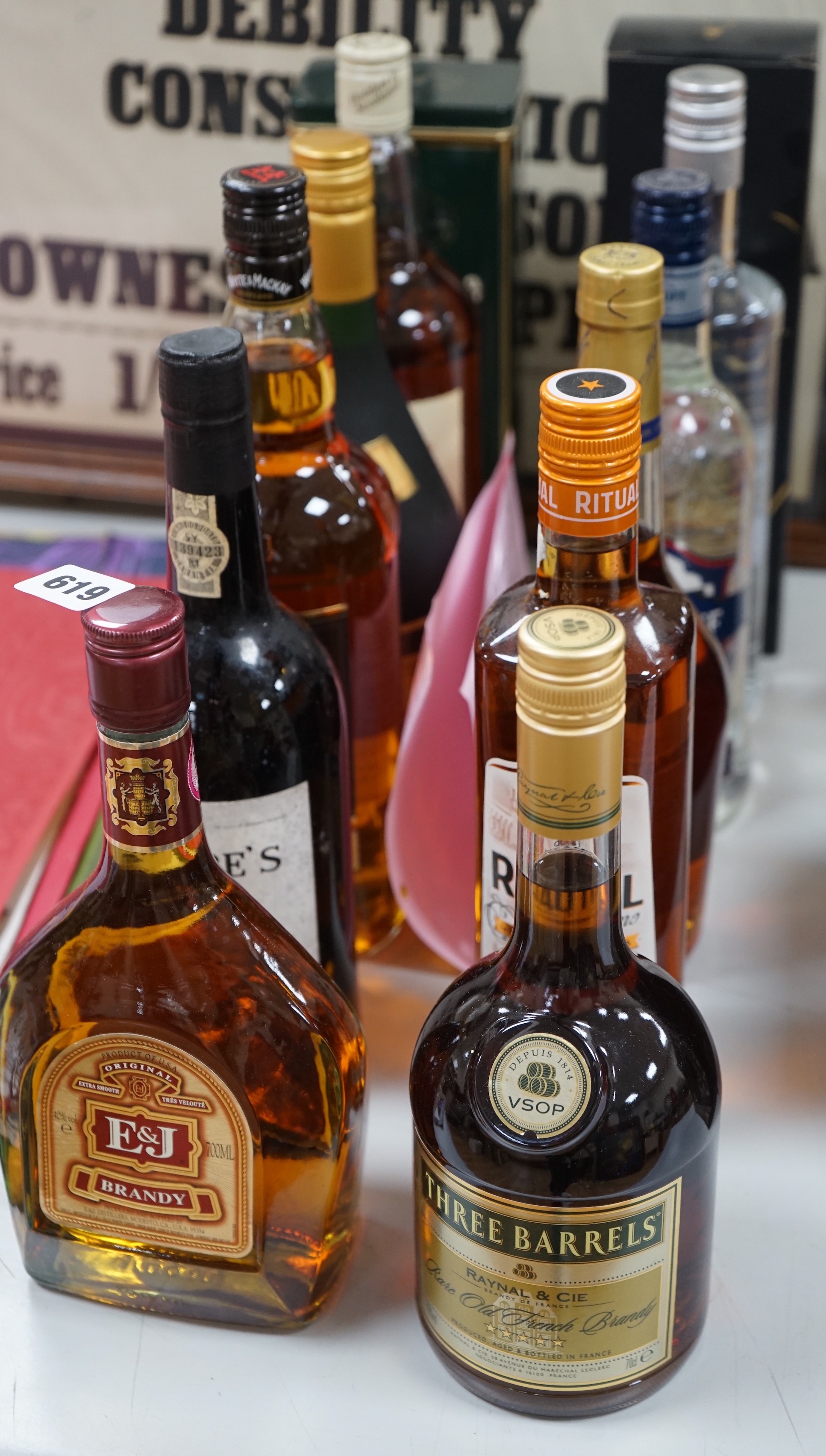 12 bottles of various alcohols to include a litre of Famous Grouse whisky, a litre of Bonaparte brandy, a litre of Whyte and Mackay, a 70cl of Johnnie Walker black label, a bottle of Tullamore Dew Whiskey, a bottle of Er